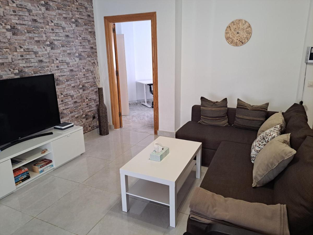 Spacious In Noelia With Private Pool, Garden & Parking Vakantiehuis *