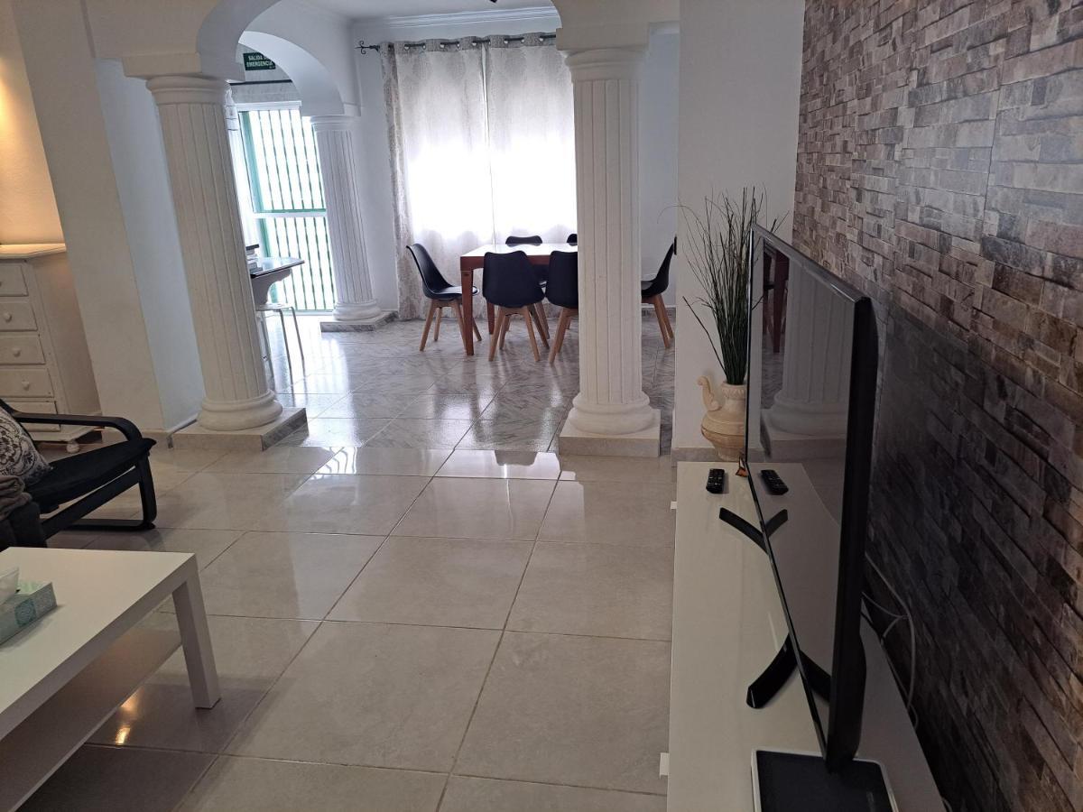 Spacious In Noelia With Private Pool, Garden & Parking Vakantiehuis Benalmádena