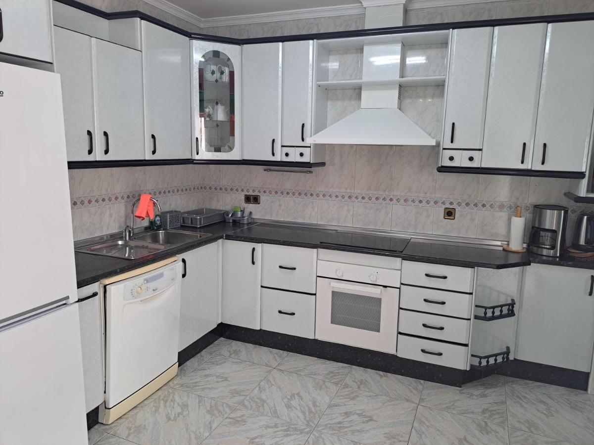 Spacious In Noelia With Private Pool, Garden & Parking Vakantiehuis *