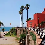 Spacious Apartment In Villa Noelia Benalmadena With Private Pool, Garden & Parking